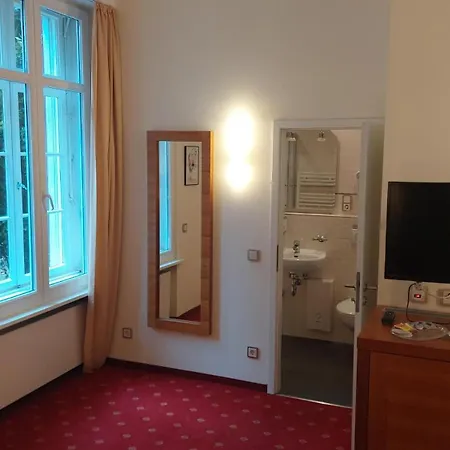 Villa, 24, Dz *