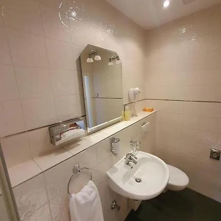 Villa, 24, Dz * לברקוסן