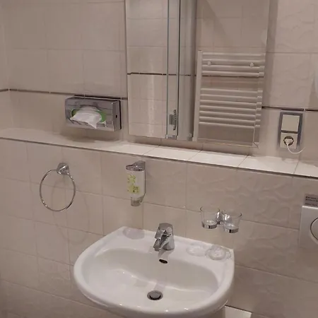 Villa, 24, Dz *