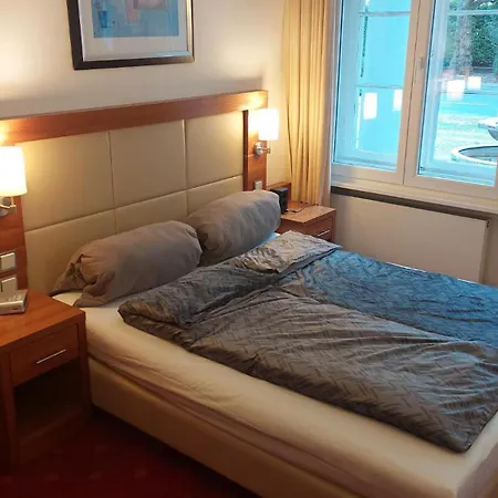 Villa, 24, Dz Apartment Leverkusen