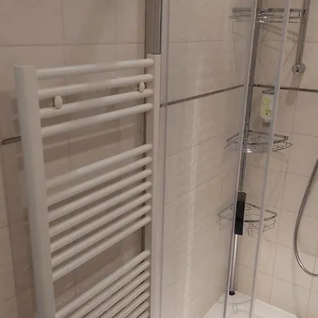 Villa, 24, Dz *