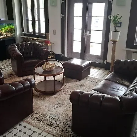 Villa, 24, Dz Lägenhet Leverkusen