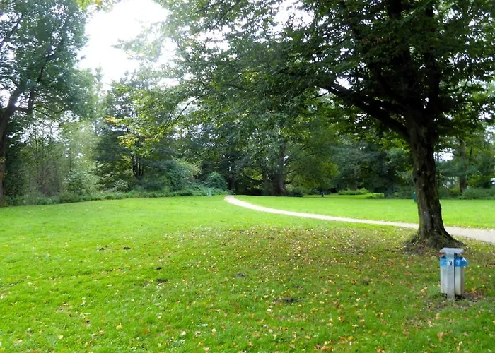 Villa, 24, Dz Lejlighed Leverkusen