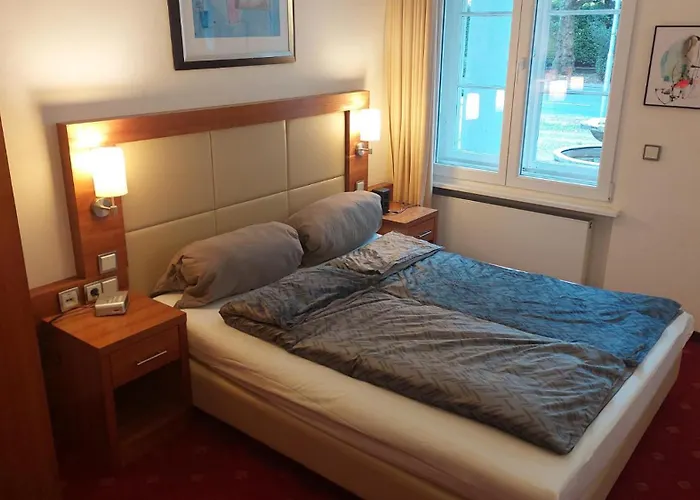 Villa, 24, Dz Lejlighed Leverkusen